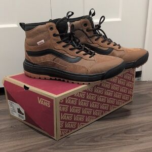 NWOT Vans Ultrarange Boots